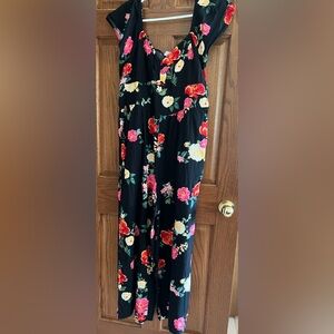 NWOT Floral Jumpsuit. Black, pockets, stretch back. Old Navy. Sz L